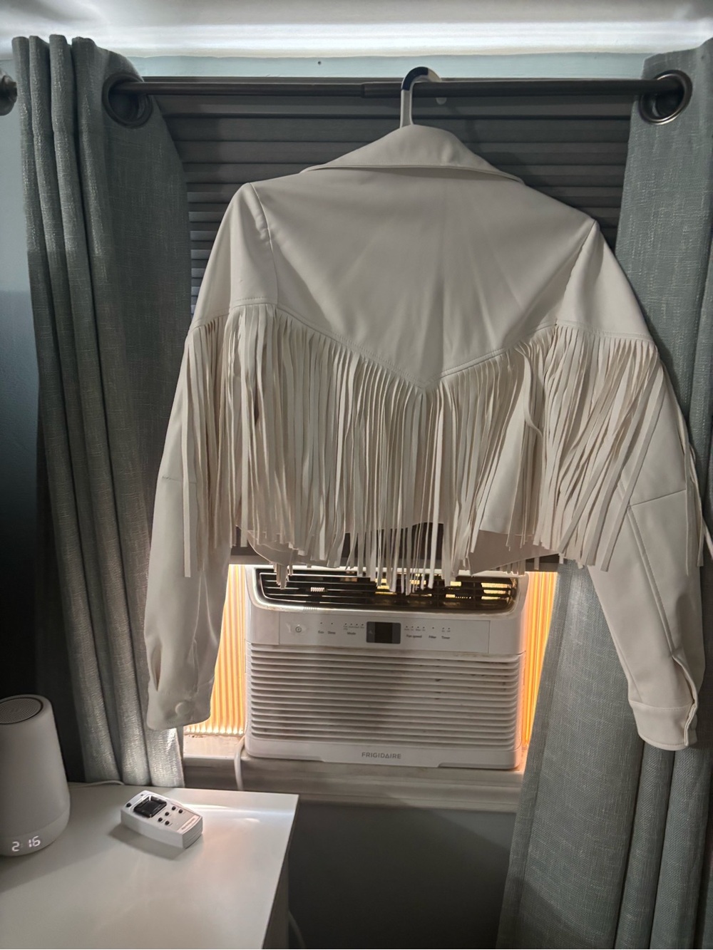 Cropped White Fringe Jacket - Women - Picture 2 of 2